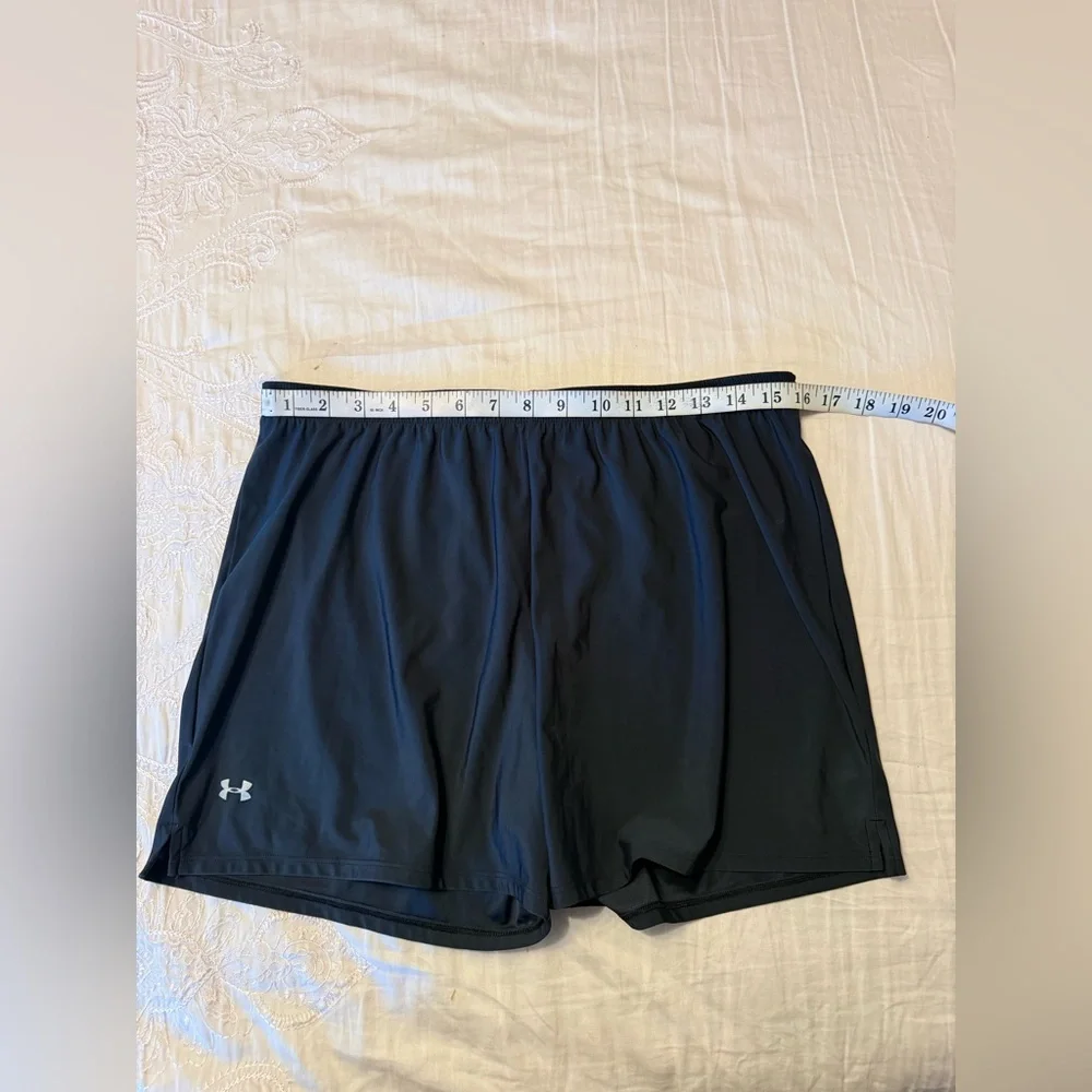 Under Armour Black Performance Athletic Shorts Size L